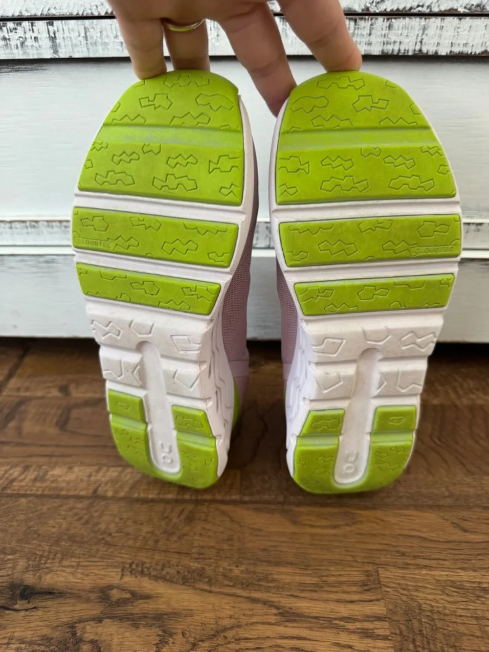 On Cloud Cloudleap Lightweight Tennis Shoes Athletic Mauve Kiwi Girls Size 2 - Picture 7 of 7